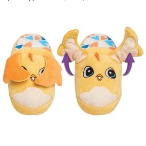FLIPEEZ Chick Slippers. Fits Shoe Size Medium 1-3.5 New.